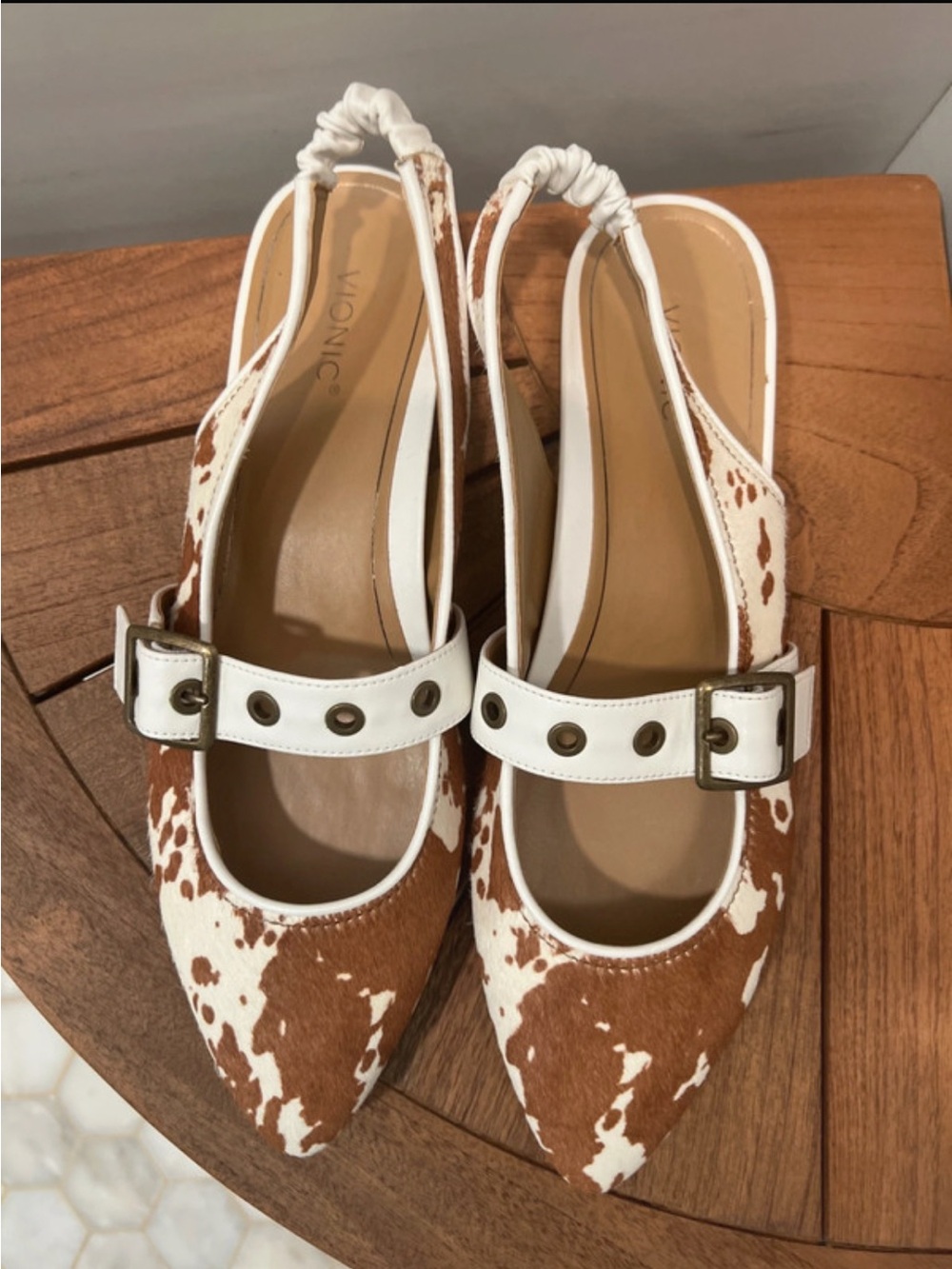 NWOB Vionic Brown and White Cowhide Pointed Slingback Flats with Buckle Strap
